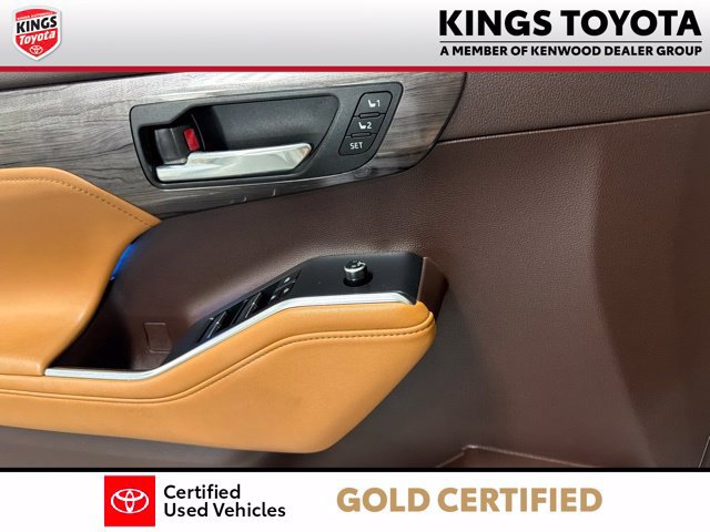 Used 2022 Toyota Highlander Platinum AWD/4WD image 31