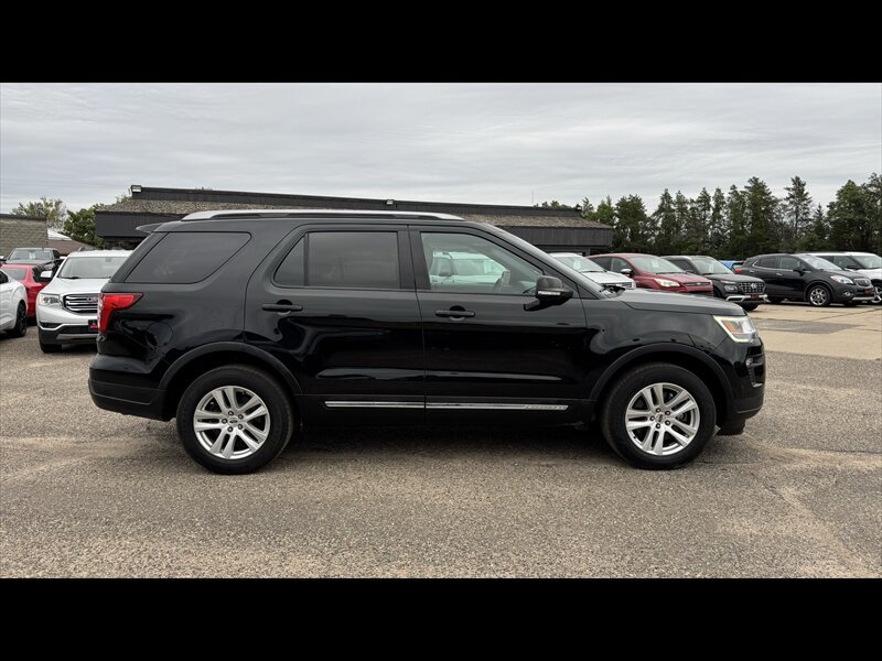 Used 2018 Ford Explorer XLT w/ Equipment Group 201A AWD/4WD image 4