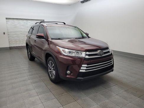 Used 2019 Toyota Highlander XLE FWD image 13