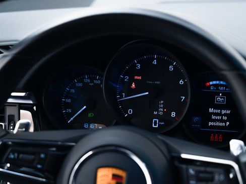 Used 2022 Porsche Macan image 18