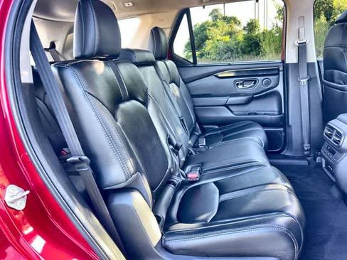 Used 2025 Honda Pilot Touring image 14