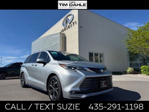 Used 2025 Toyota Sienna Platinum AWD/4WD image 1