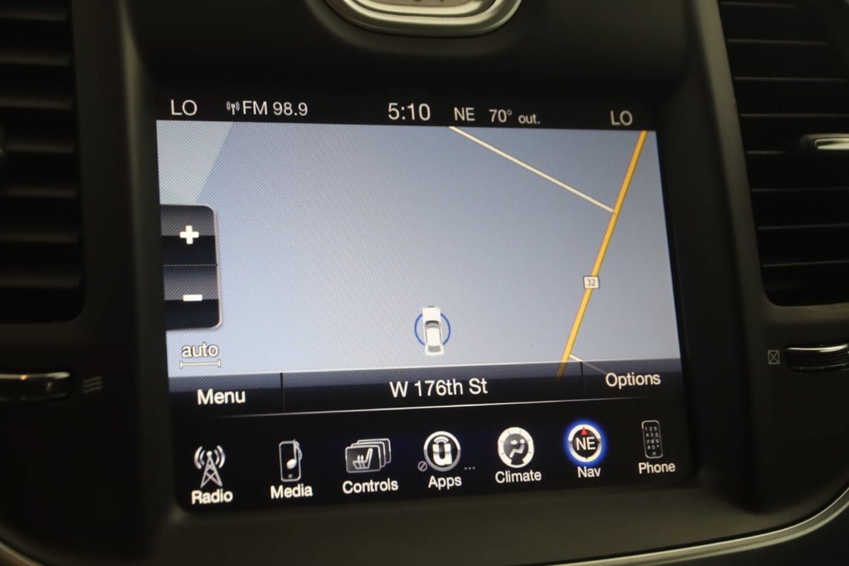 Used 2015 Chrysler 300 Limited RWD image 9