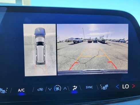 Used 2025 Chevrolet Suburban LT image 13