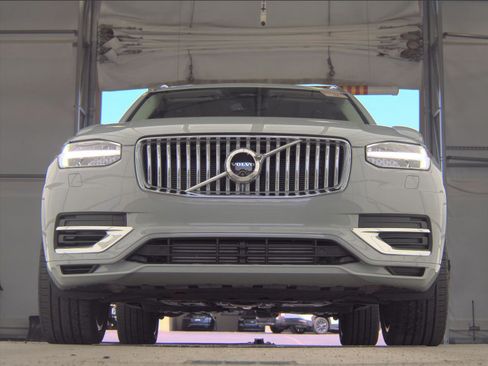 Certified 2024 Volvo XC90 T8 Plus w/ Protection Package Premier AWD/4WD image 10