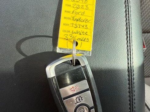 Used 2023 Ford Explorer XLT image 22