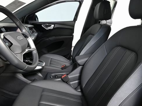 Used 2024 Audi Q4 e-tron Premium image 5