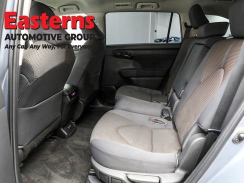 Used 2023 Toyota Highlander LE image 21