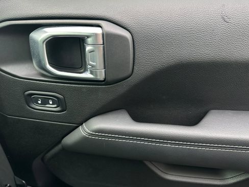 Used 2021 Jeep Gladiator Overland w/ Popular Equipment Package image 16