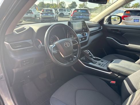 Used 2020 Toyota Highlander LE image 10