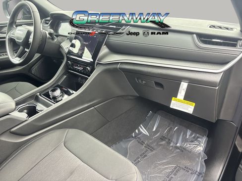 New 2025 Jeep Grand Cherokee Laredo image 10