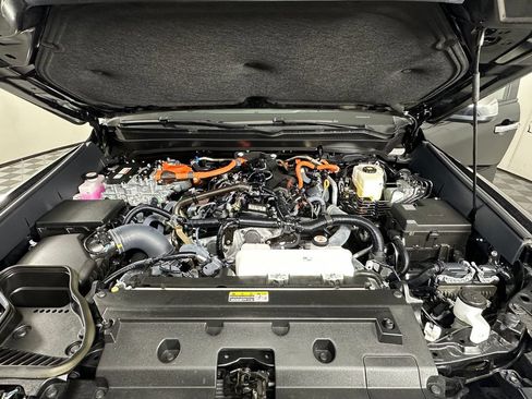 Used 2025 Toyota Tacoma Limited AWD/4WD image 12