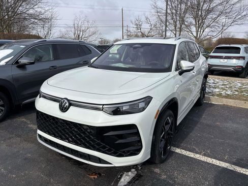 New 2026 Volkswagen Tiguan SEL R-Line AWD/4WD image 3