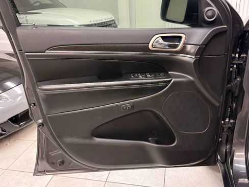 Used 2017 Jeep Grand Cherokee Limited image 15