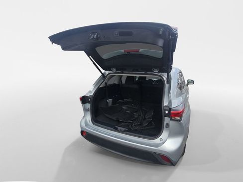 Used 2023 Toyota Highlander LE image 20