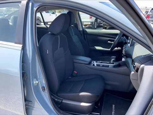 Used 2024 Nissan Sentra SV image 9
