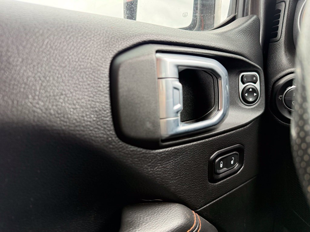 Used 2023 Jeep Gladiator Mojave w/ LED Lighting Group AWD/4WD image 11