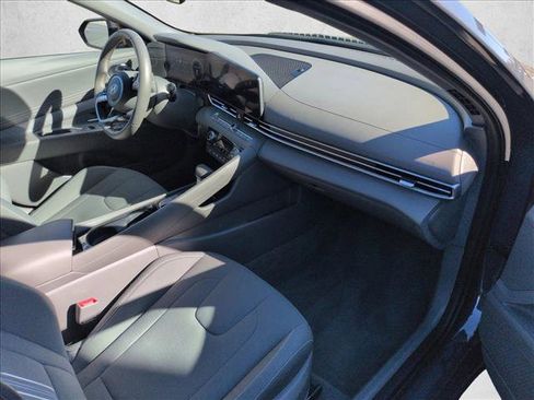 Used 2024 Hyundai Elantra SEL w/ Convenience Package image 21