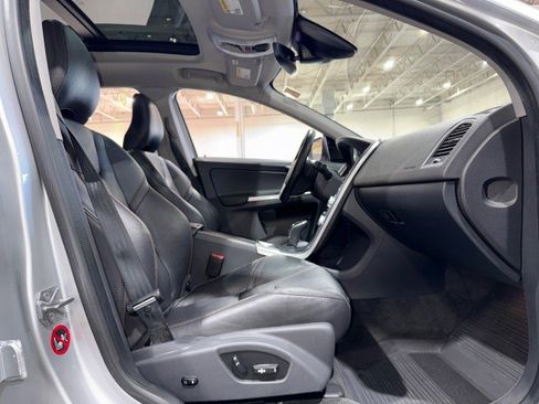 Used 2017 Volvo XC60 T6 Dynamic w/ Climate Package image 60