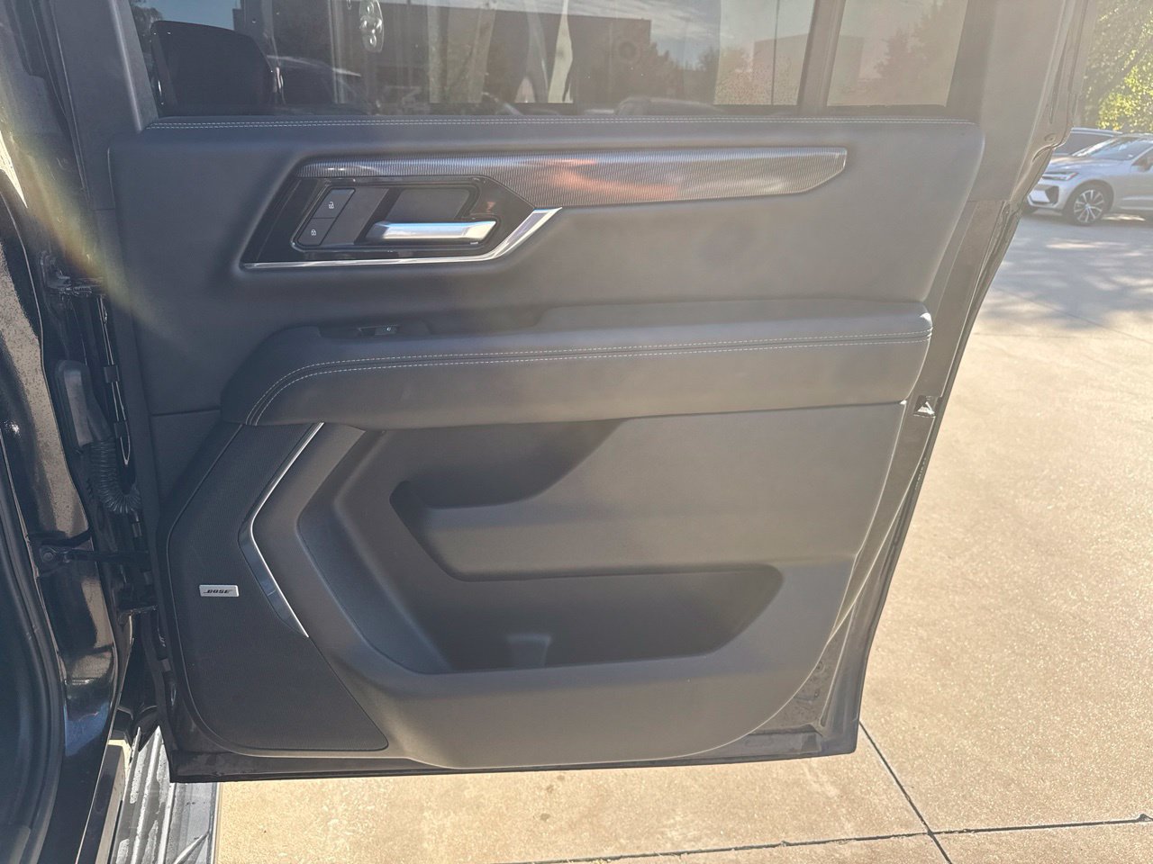 Used 2025 GMC Yukon XL Elevation w/ Elevation Premium Package AWD/4WD image 23