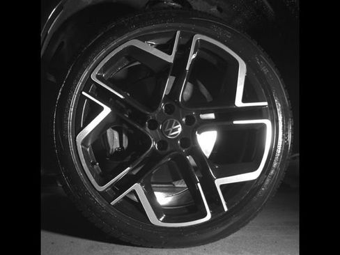 Used 2025 Volkswagen Tiguan SEL R-Line AWD/4WD image 9