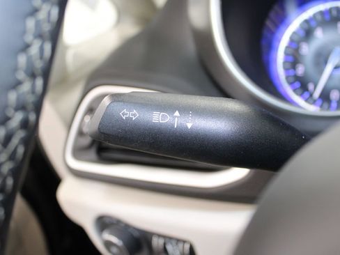 Used 2024 Chrysler Pacifica Touring-L image 17