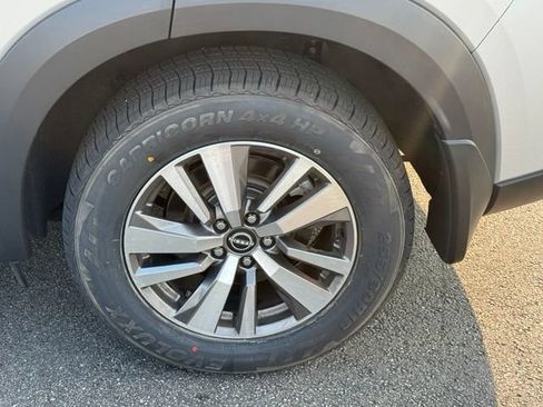 Used 2023 Nissan Pathfinder SL AWD/4WD image 6
