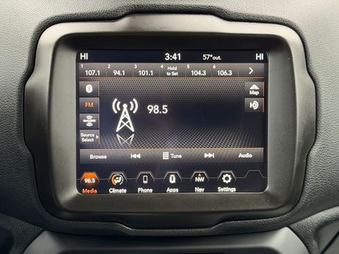 Used 2023 Jeep Renegade Latitude image 12