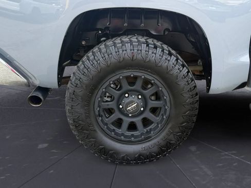Used 2020 Toyota Tundra SR5 w/ SR5 Upgrade Package AWD/4WD image 32