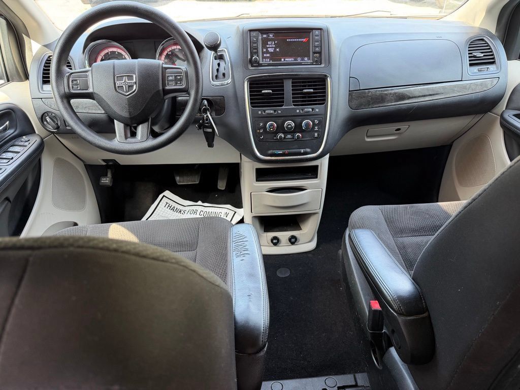 Used 2018 Dodge Grand Caravan SE FWD image 17