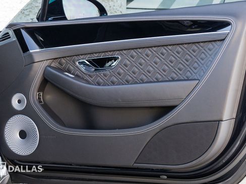 Used 2022 Bentley Continental GT image 27