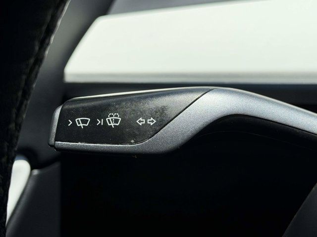 Used 2021 Tesla Model Y Long Range AWD/4WD image 24