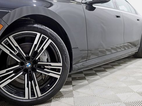 Used 2023 BMW i7 xDrive60 w/ Executive Package 2 image 6