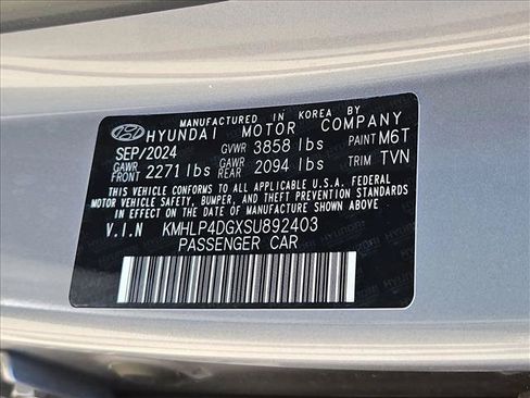 Used 2025 Hyundai Elantra Limited FWD image 24