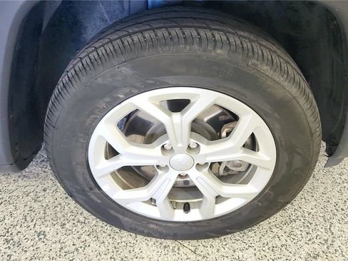 Used 2024 Jeep Compass Latitude AWD/4WD image 13