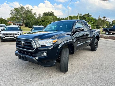 Used 2022 Toyota Tacoma SR5 AWD/4WD image 3