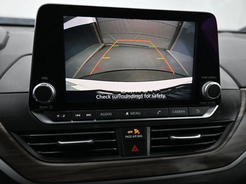 Used 2025 Nissan Altima 2.5 SV FWD image 10
