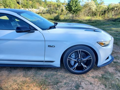 Used 2017 Ford Mustang GT Premium image 12