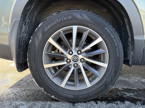 Used 2019 Toyota Highlander XLE image 37