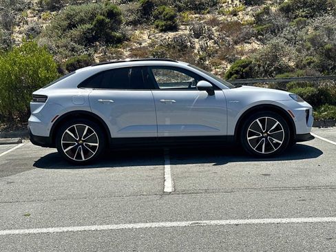 New 2025 Porsche Macan Electric image 9