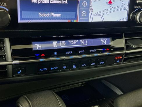 Used 2023 Toyota Sienna XSE w/ XSE Plus Package AWD/4WD image 16