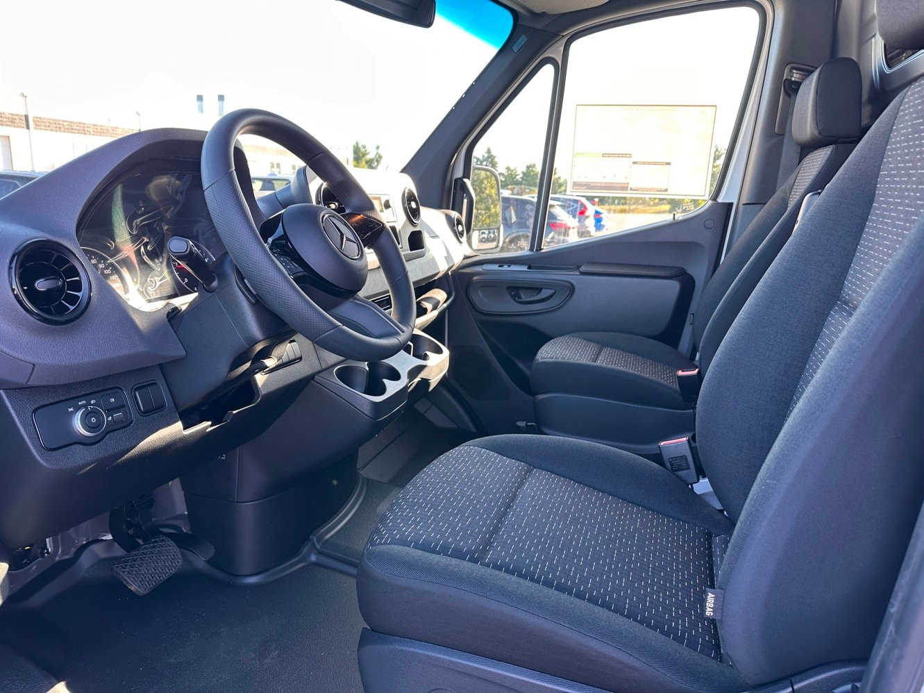 Used 2025 Mercedes-Benz Sprinter 2500 image 9