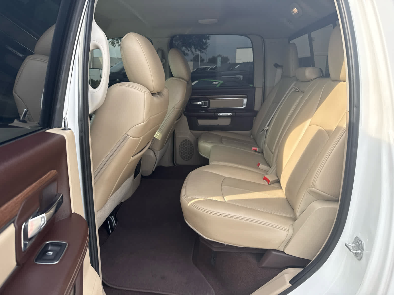 Used 2018 RAM 1500 Laramie w/ Convenience Group AWD/4WD image 8