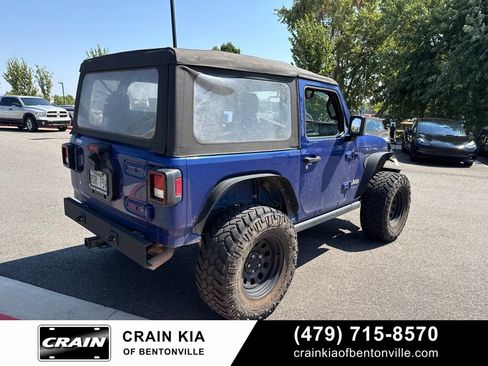 Used 2018 Jeep Wrangler Sport AWD/4WD image 4