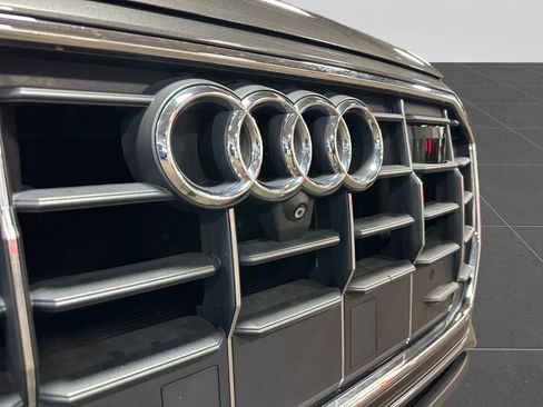 Used 2019 Audi Q8 Premium Plus w/ Premium Plus AWD/4WD image 45