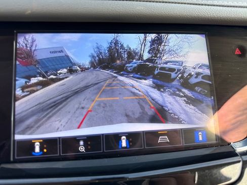 Used 2023 Cadillac XT6 Premium Luxury w/ Technology Package image 22