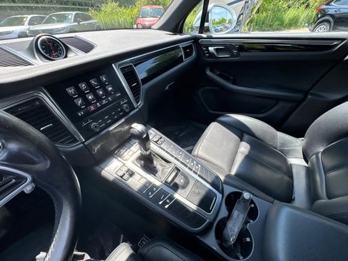 Used 2017 Porsche Macan AWD/4WD image 22