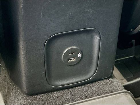 Used 2020 Ford Escape SE image 32