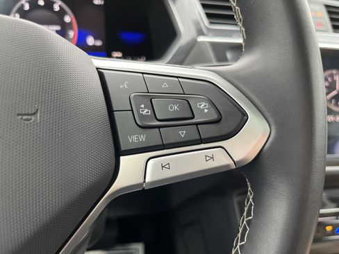 Used 2022 Volkswagen Tiguan SE image 24