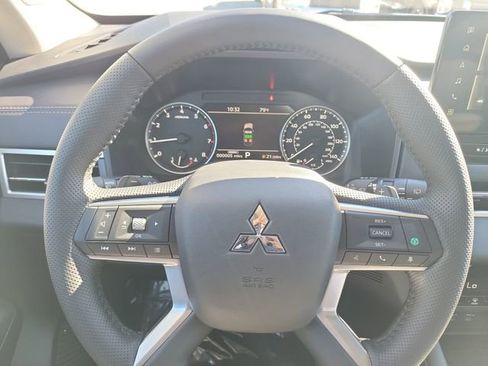 New 2026 Mitsubishi Outlander SE image 24